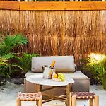 Phoenix Hotel *