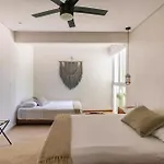 Spacious For 10 Great Amenities *
