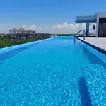 Infinity Pool Rooftop Wifi Tulum