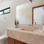 Casa Laura - - Private Townhome For 6 Guest - 3 Bedrooms - 5 Beds- Restaurant Walking Distance
