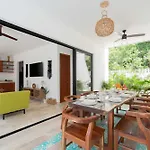Casa Laura - - Private Townhome For 6 Guest - 3 Bedrooms - 5 Beds- Restaurant Walking Distance * Tulum