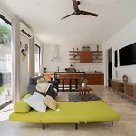 Casa Laura - - Private Townhome For 6 Guest - 3 Bedrooms - 5 Beds- Restaurant Walking Distance * Tulum