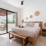 Casa Laura - - Private Townhome For 6 Guest - 3 Bedrooms - 5 Beds- Restaurant Walking Distance