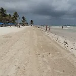 Spacious Penthouse With Private Rooftop & Jacuzzi