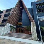Luxury 2 Bed 2 Bath With Private Jacuzzi Apartment *