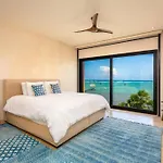 Stylish 3br Beachview Rooftop & Concierge Apartment *