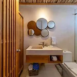 Jungle Chic King With Pool Holiday home
