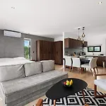 2 Bedroom With Spacious Loft Close From Zone Holiday home Tulum