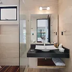 2 Bedroom With Spacious Loft Close From Zone *