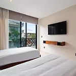 Holiday home 2 Bedroom With Spacious Loft Close From Zone