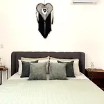 2 Bedroom Jungle Apartment In La Veleta - Palalma Casa