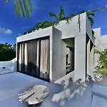 Сasa de vacaciones Brutalist 7br Masterpiece Design, Luxury Pool *
