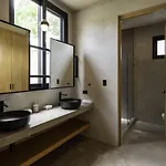 Сasa de vacaciones Brutalist 7br Masterpiece Design, Luxury Pool *