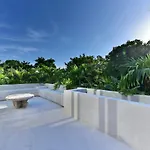 Сasa de vacaciones Brutalist 7br Masterpiece Design, Luxury Pool