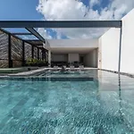 Lux 2br With Rooftop Pool And Close To Сasa de vacaciones