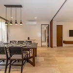 Сasa de vacaciones Lux 2br With Rooftop Pool And Close To
