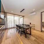 Lux 2br With Rooftop Pool And Close To Сasa de vacaciones *