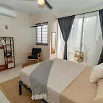 Сasa de vacaciones Colorful Downtown House With Private Pool