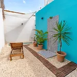 Colorful Downtown House With Private Pool Сasa de vacaciones *