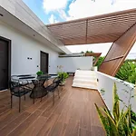 Villa Asana With Stunning Luxury Pool And Private Rooftop
