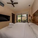 Asana With Stunning Luxury Pool And Private Rooftop Tulum