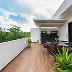 Asana With Stunning Luxury Pool And Private Rooftop