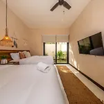 Asana With Stunning Luxury Pool And Private Rooftop