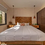 Villa Asana With Stunning Luxury Pool And Private Rooftop