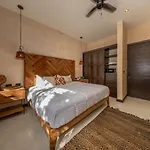 Asana With Stunning Luxury Pool And Private Rooftop Villa *