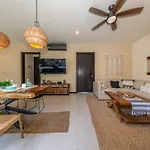 Asana With Stunning Luxury Pool And Private Rooftop