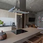 Contemporary & Well-located *