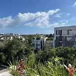 2 Bedrooms 10 Minutes To The Beach