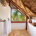 Сasa de vacaciones Amazing Eco Palapa At Private In Sian Kaan.