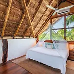 Сasa de vacaciones Amazing Eco Palapa At Private In Sian Kaan.