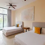 Manor By The Spot Apartamento