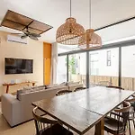 Manor By The Spot Apartamento
