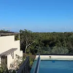 Apartment Penthouse With Private Jungle, Pool, Downtown