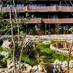 Seascape Apartment Near The Beach With A Sea-View Rooftop And Infinity Pool