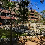 Seascape Apartment Near The Beach With A Sea-View Rooftop And Infinity Pool