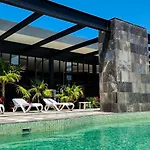 Seascape Apartment Near The Beach With A Sea-View Rooftop And Infinity Pool