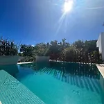 Promo Luxury House With Private Pool Town House 8 Pax 4 Rec Сasa de vacaciones