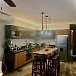 Apartamento Exclusivo! 2 Dormitorios, 4 Camas, De 1 A 6 Huéspedes Con Terraza Directo A La Alberca Y Otra Alberca Azotea Wifi , Gym , Sauna, Elevador Y Mas!!! *