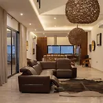 Villa Amalia 5 Bdr W Private Pool In Aldea Zama