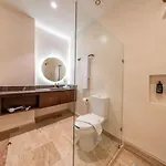 Lux 2br W Rooftop Pool And Close To Сasa de vacaciones *