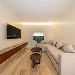 Lux 2br W Rooftop Pool And Close To