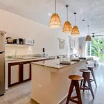Center Family Double Four Guest With Free Parking Pool Ac Kitchenette Near *