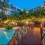 Private Jungle Cool Pool 500 Mbps Wi-fi 3 Bikes King Bed Apartamento *