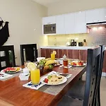 Private Jungle Cool Pool 500 Mbps Wi-fi 3 Bikes King Bed Apartamento