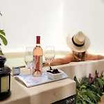 Private Jungle Cool Pool 500 Mbps Wi-fi 3 Bikes King Bed Apartamento *