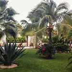 White - Unique Spacious Home And Beach Club Access